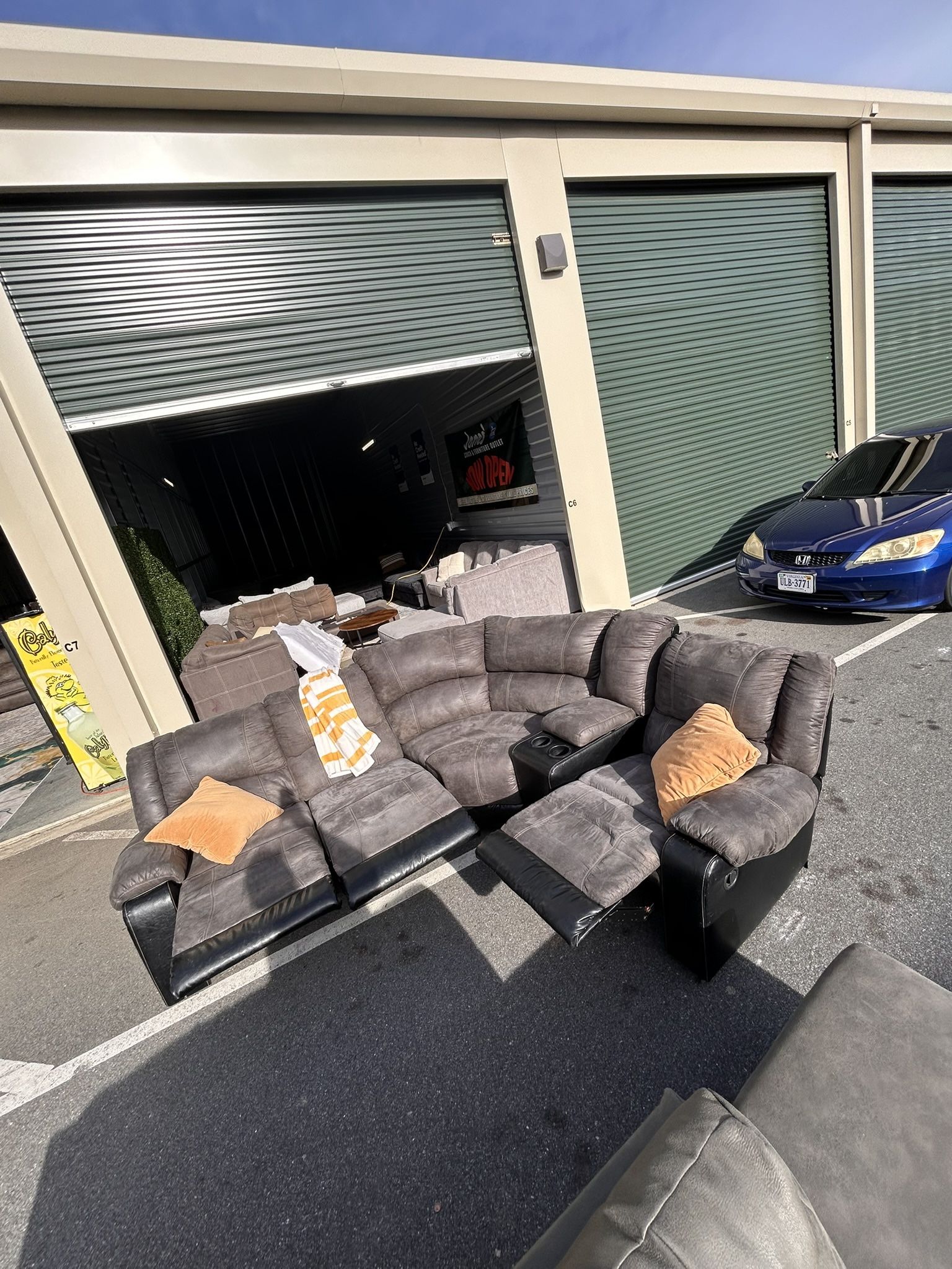 Recliner Sectional Sofa/ Couch (We Deliver) 