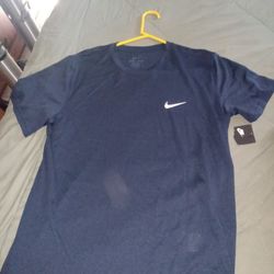 New Nike T Shirt Siz L (ONLY TODAY)