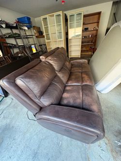 Leather couch/electronic recliner
