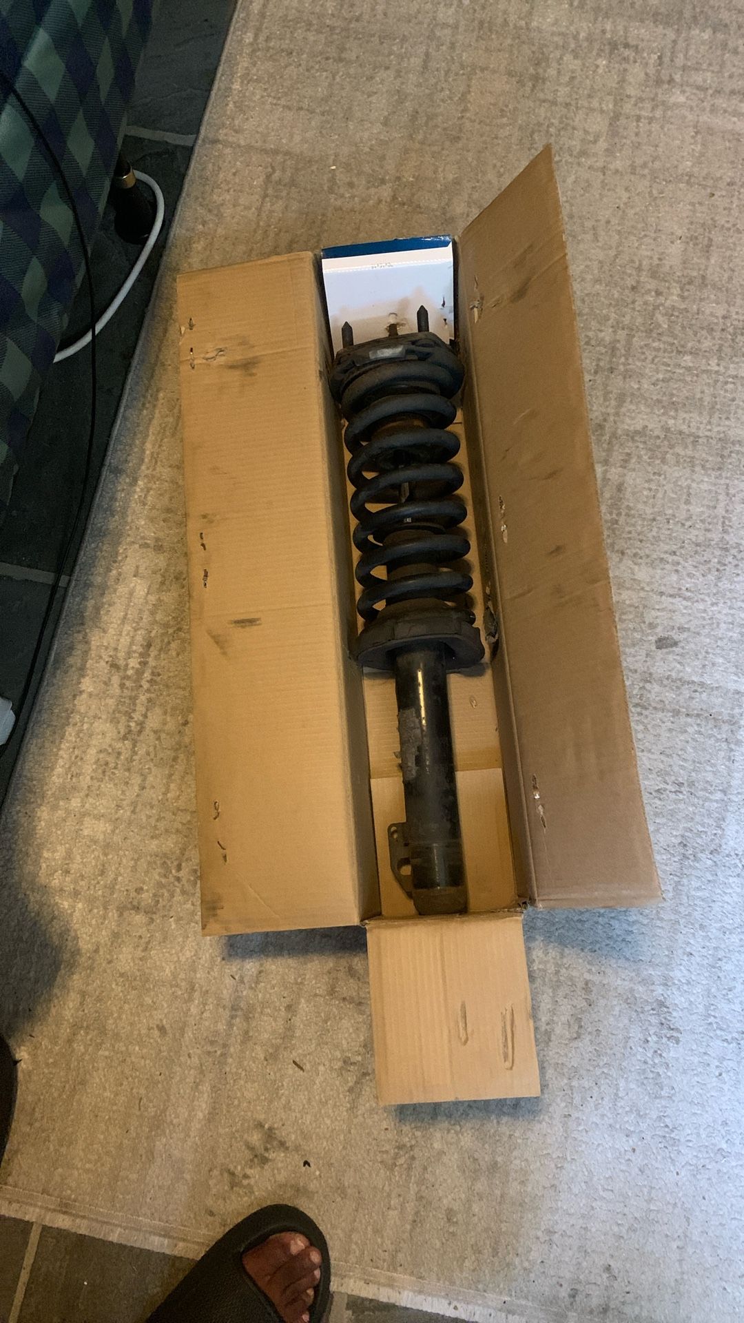 Front Left Strut Off A 2005 Jeep Cherokee