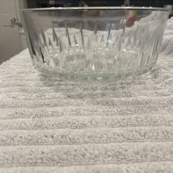 Vintage Arcoroc France Clear Glass Diamond Starburst Pattern 9" Serving Bowl