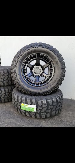 17" ARENA off-road rims w/ 33x12.50R17 Tires