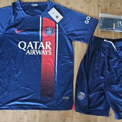 2023 psg paris Soccer uniform kit set kids and adult size

Comes with jersey, short and match socks 

Kids:
8/10 years old #26
10/12 years old #28

Ad