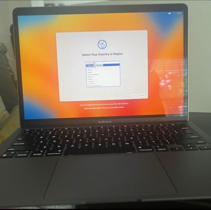 Apple MacBook Air 13.3 M1 Chip 8-core