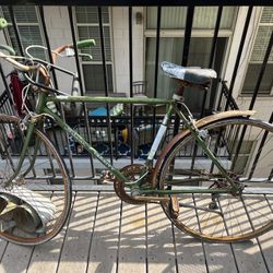 Vintage rusted Schwinn varsity bike green