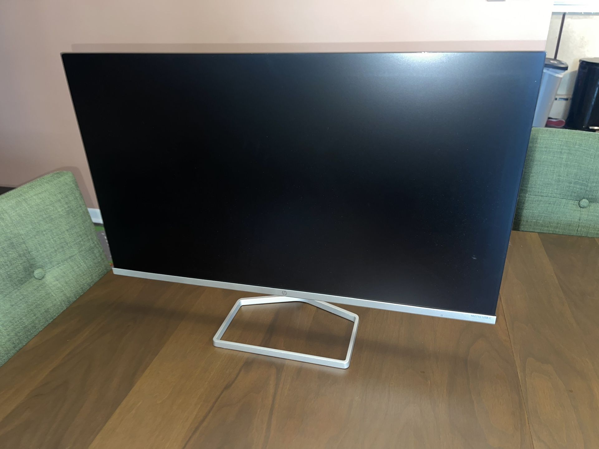 HP Monitor W/ Built In Dock
