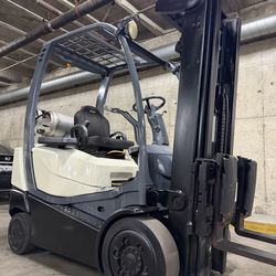 CROWN forklift latest model, 5000 lb, 3 stage, side shift