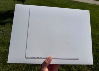 Apple - MacBook Air 15-inch Laptop - M5 chip with 10-core CPU and 10-core GPU - 16GB Memory - 512GB SSD