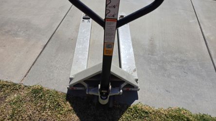 Crown pallet jack