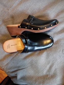 Time and Tru Black Leather Clog Mules 8 New