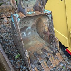 18" Kobelco SK30SR Mini Excavator Bucket 