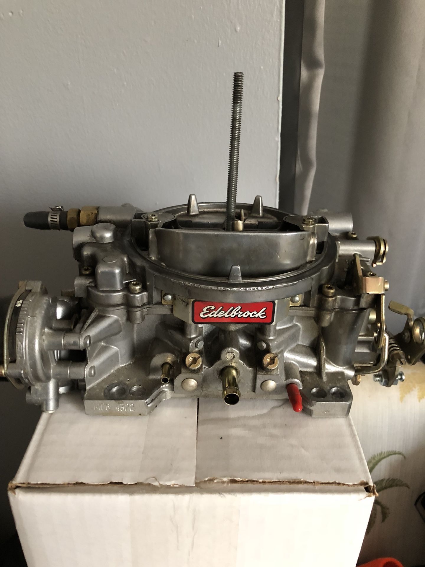 Edelbrock carb