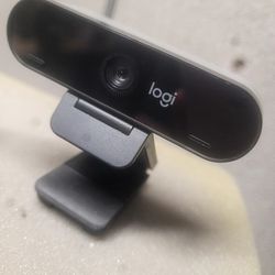 LOGITECH 4K webcam with HDR and noise-canceling mic

