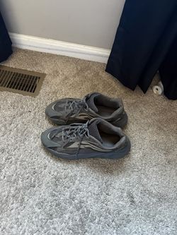 Yeezy 700 V2