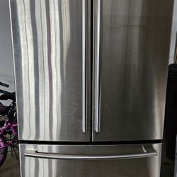 LG 25 cu ft French Door Refrigerator – Stainless Steel – Bottom Freezer – Works Great!