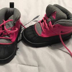 Nike - Toddler Size 7