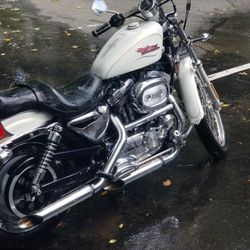 Harley Sportster 1200 CC Custom Pearl White