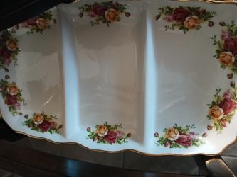 Old Country Roses, Royal Albert!!  Serving Pieces