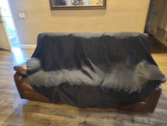 Heavy Duty Black Round Table Cloth In Excellent Condition Just Used Once  There Nice And Washed Ready To G