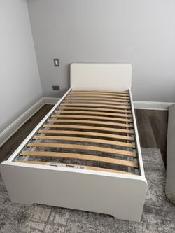 Bed frame + Mattress
