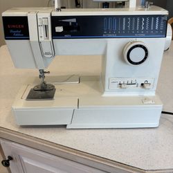 Singer sewing Machine Model 7033