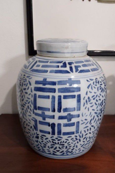 10" Vintage Ceramic Double Happiness Jar  with Lid Large Blu Urn Or Ginger Jar Blue White Chinoiserie Style Temple Jar.