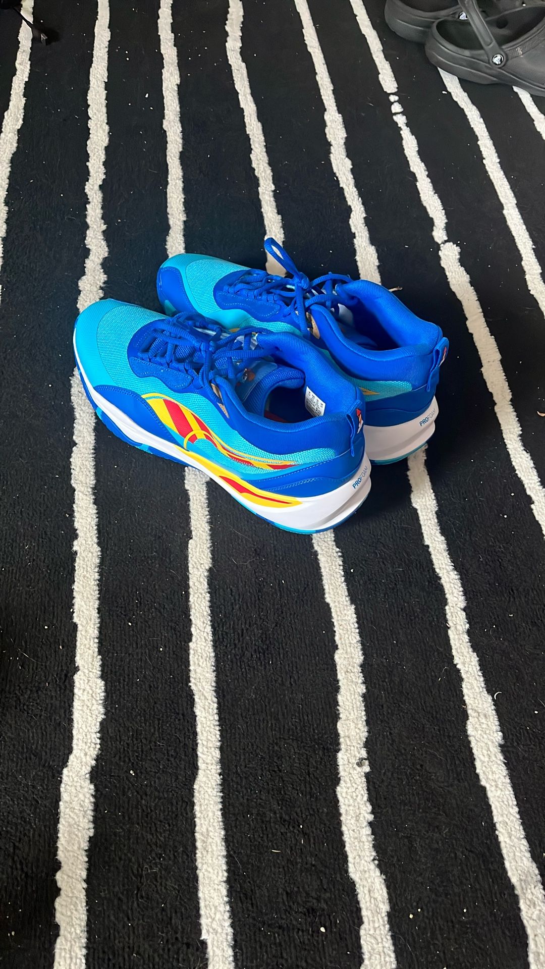 PUMA Men’s The Smurfs Playmaker Pro Basketball Shoes