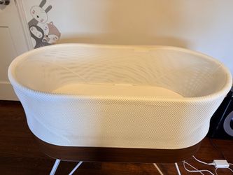 Snoo Bassinet with box