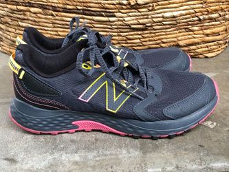 New Balance Black Sneakers Women’s 8.5 Excellent Condition