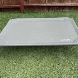 Lesure Brand Elevated Pet Bed 25.5 x 41    Breathable Mesh Fabric and a Sturdy Metal Frame.            Like New.         Dog Bed