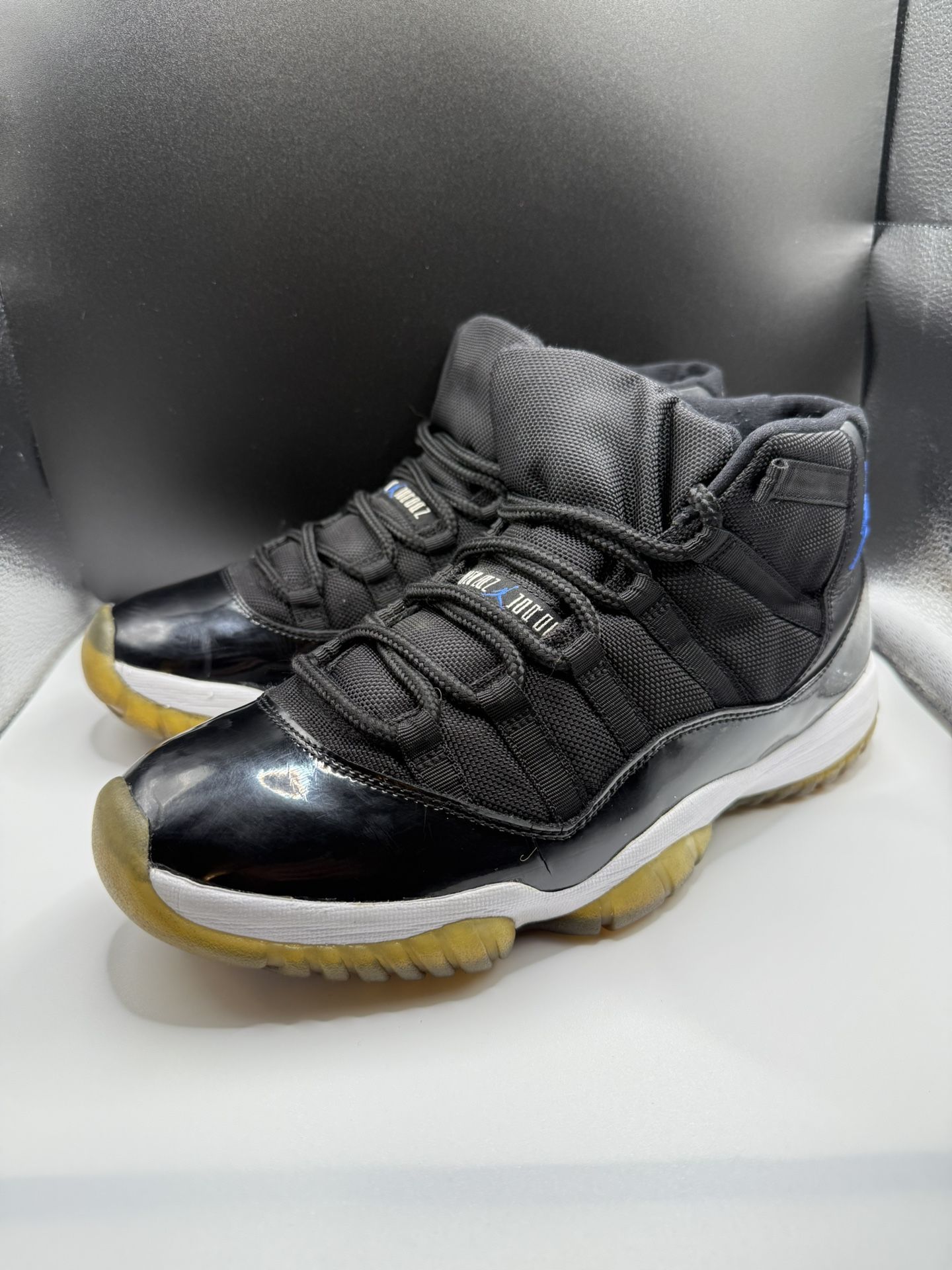 Size 10.5 - Air Jordan 11 Retro 2009 Space Jam