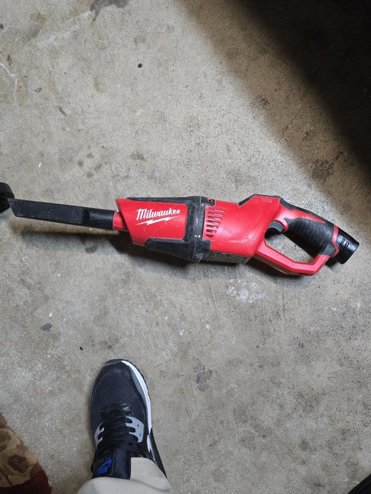 Milwaukee M12 Vacum