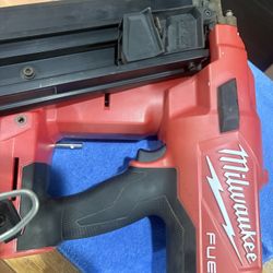 Milwaukee M18 FUEL 21° Framing Nailer (2744-20) 