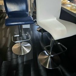 2 Deluxe Bar Stools 