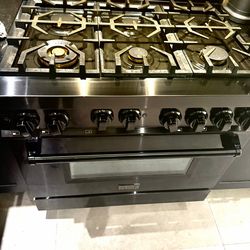 ZLINE gas range with oven