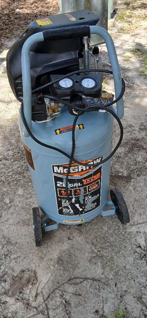 MCGRAW 20 Gallon 135 PSI Oil Lubricated Vertical Air Compressor for Shop or Car