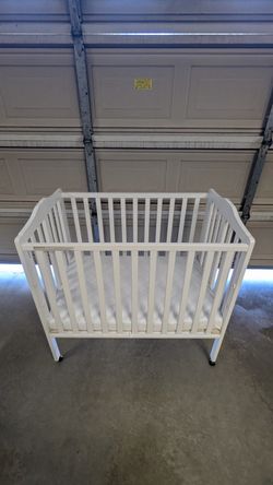 Portable crib