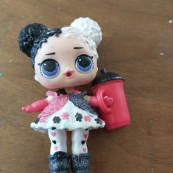 Lol Surprise doll holiday bling "Heartbreaker" big sis glitter series
Her face has a few small marks, please see pics