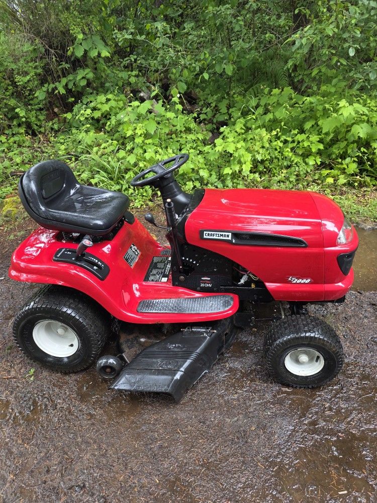 Craftsman Riding Mower/ Lawn Tractor 42" Deck