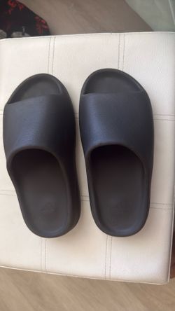 black yeezy slides, size 6