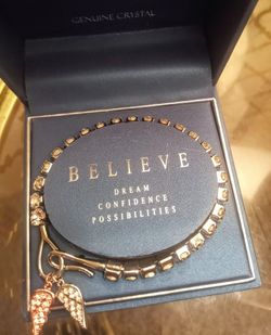 Genuine Crystal Angel-Wing Charm Bracelet 🪽 