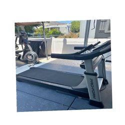 girl oil Master Treadmill Advance Your Fitness Goals