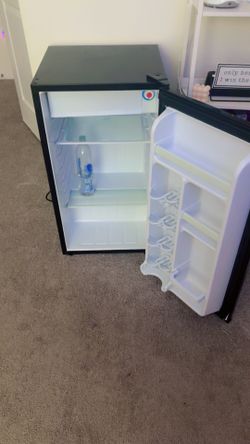 Danby Mini Fridge – Clean & Works Great