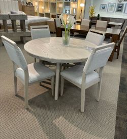 NEW IN BOX - 5 Piece Diningset Table + 4 Chairs