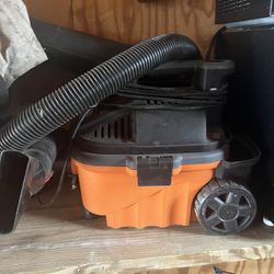 PORTABLE RIDGID SHOP VAC 