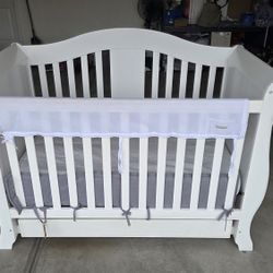Baby Crib With Matress & Storage Bin