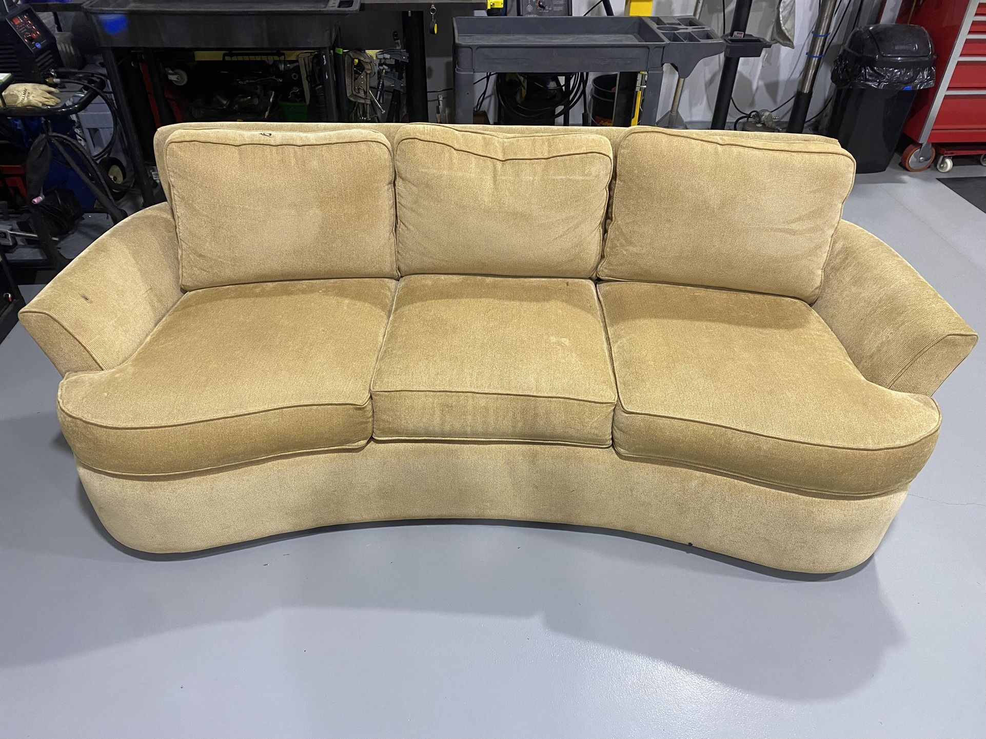 Contour Couch