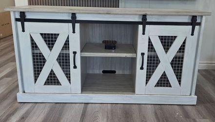 Modern Farmhouse TV Console / Media Stand – Distressed White & Natural Wood
