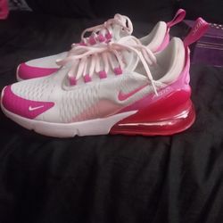 Nike 270 Womens Size 9
