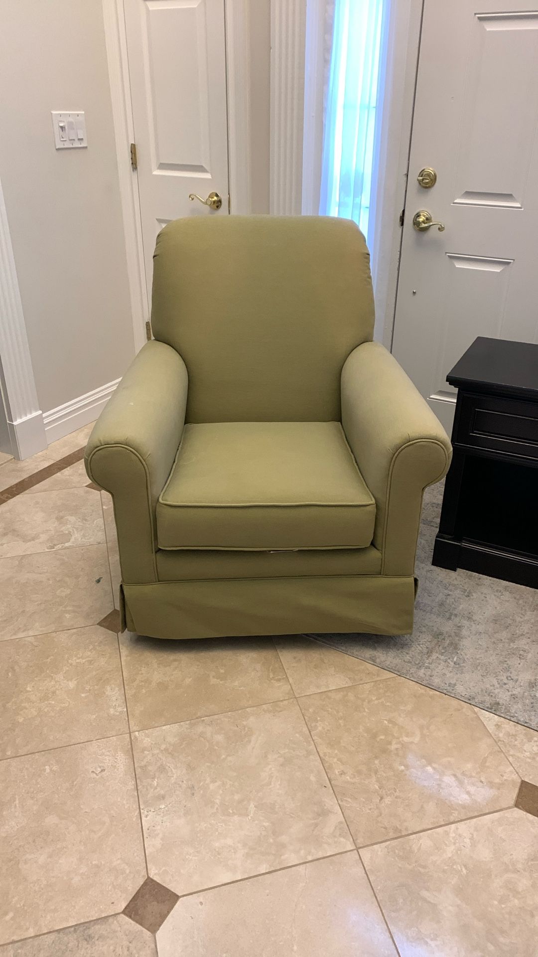 Rocking Swivel Chair Includes Matching Ottoman